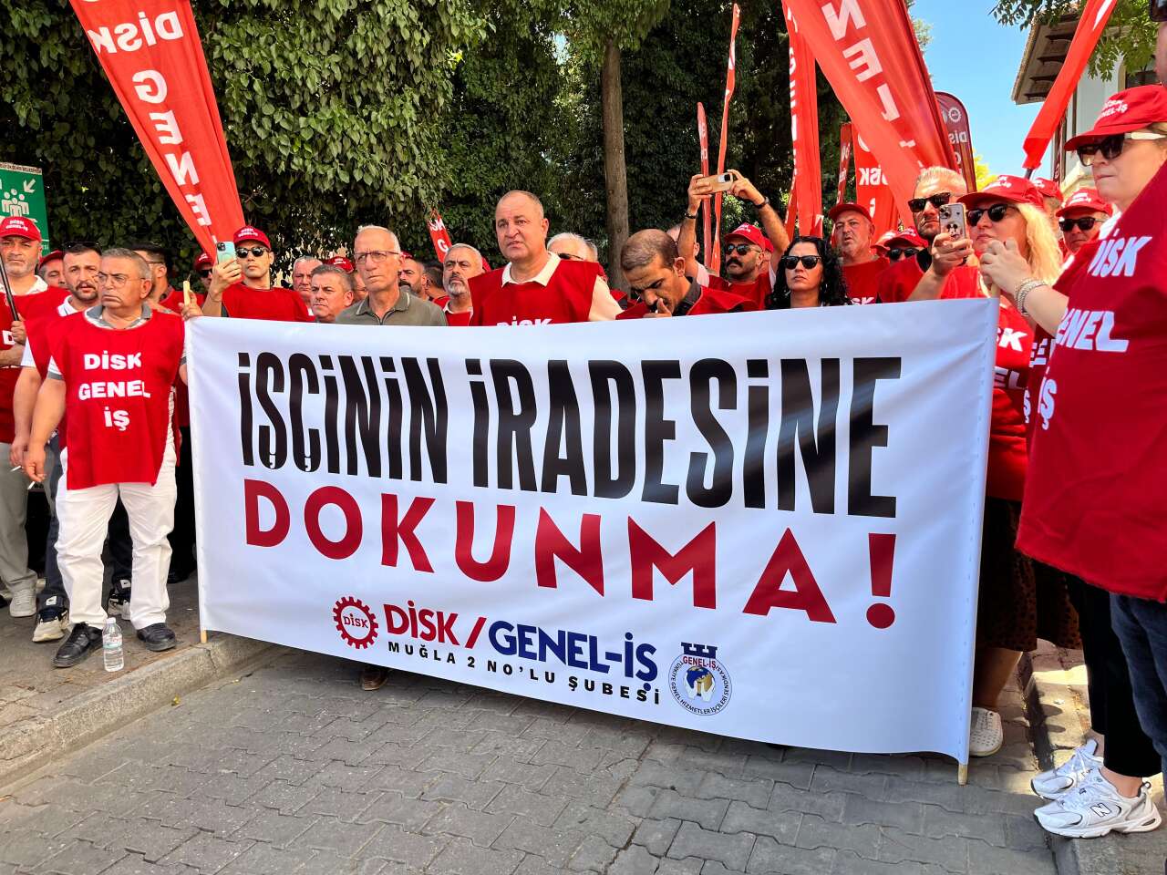 Muğla Büyükşehir Belediyesi’nde Sendikal Gerilim: Genel-İş Üyeleri Yürüdü, Oturma Eylemi Başlattı 6